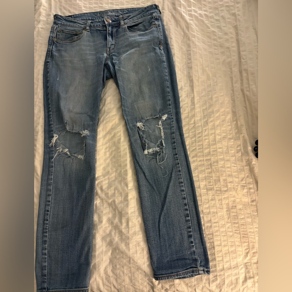 Womens American Eagle ripped jeans